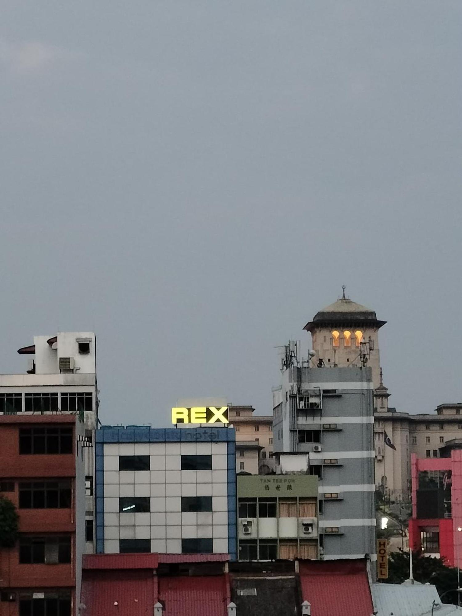 Rex Hotel *